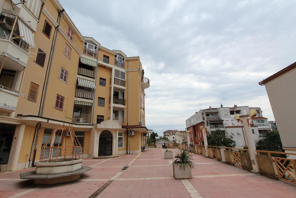 Room Roma โรวีน ภายนอก รูปภาพ