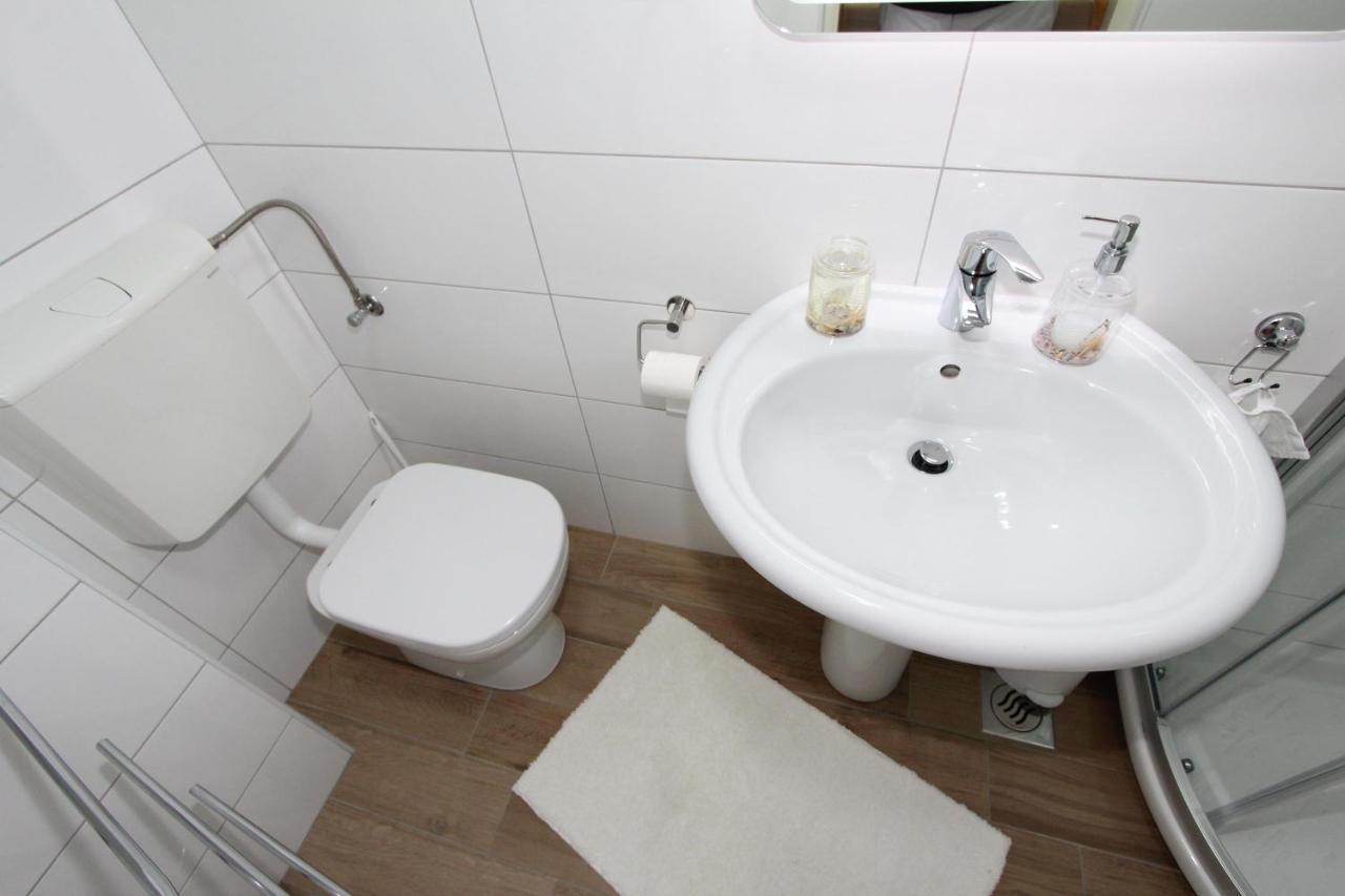 Room Roma โรวีน ภายนอก รูปภาพ