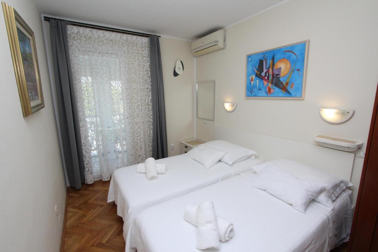 Room Roma โรวีน ภายนอก รูปภาพ
