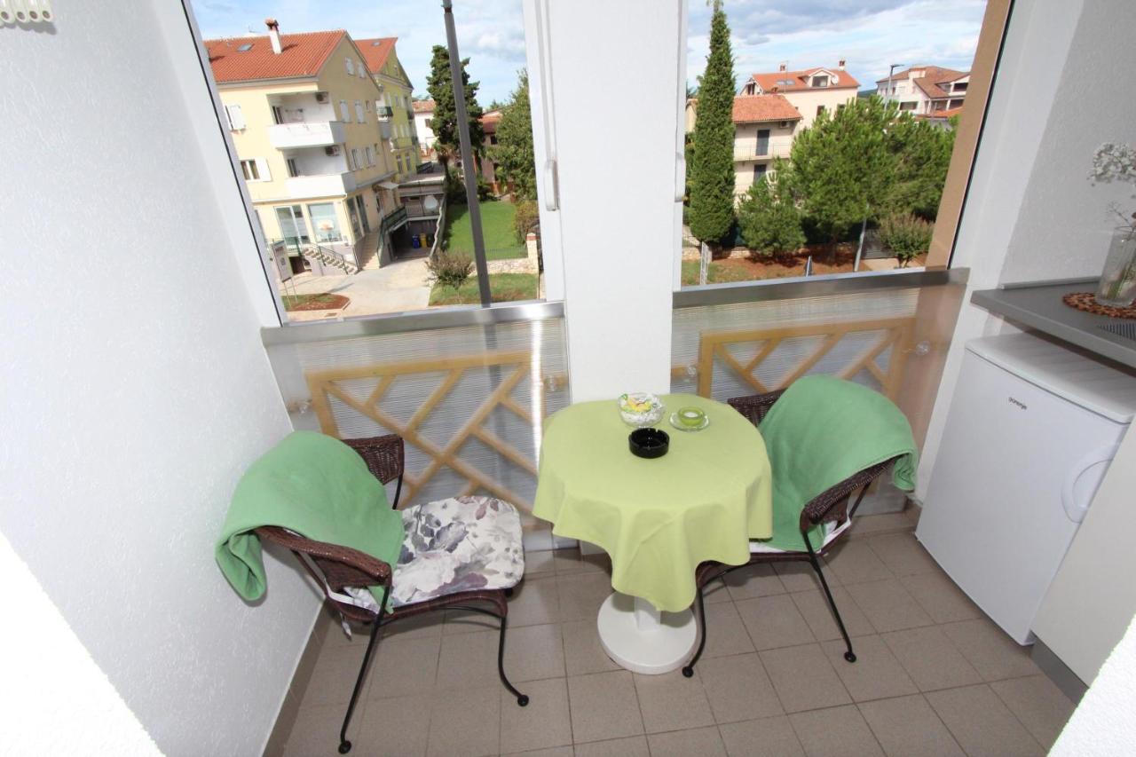 Room Roma โรวีน ภายนอก รูปภาพ